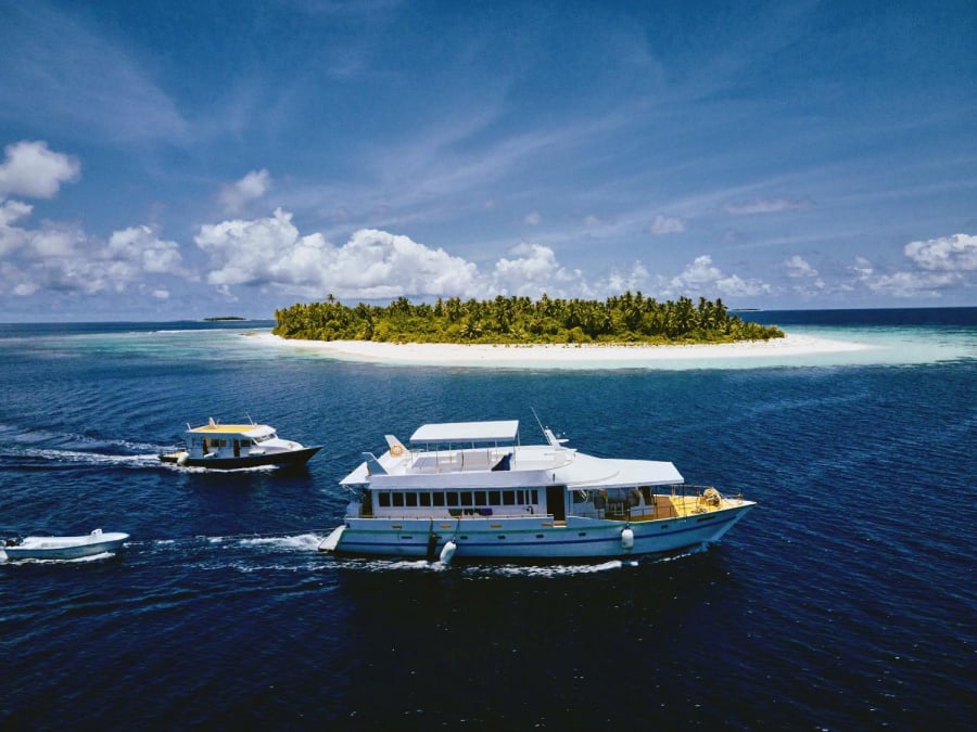 Maldives Surf safari - south atolls - 