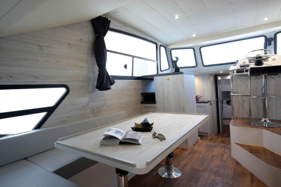 Photo #10 - HouseboatMinuetto8 Electric (10) in Casier - 414