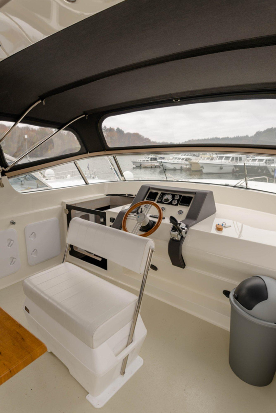 Photo #11 - Jetten41 Business Edition 2018 (Iva 1) en Waren - 1788