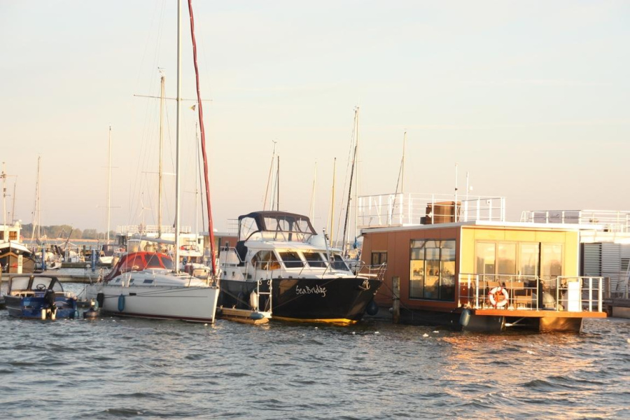 Photo #4 - 1Floating 30 Schwimmferienhaus (MeinFERIENBOOT 2 (fest liegend)) in Ribnitz - 1855