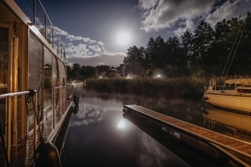 Photo #9 - FLOATING33 (Hausboot Enola) en Furstenberg - 1857