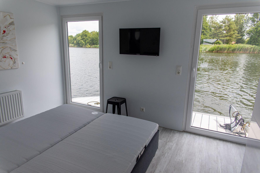 Photo #9 - Mein HausbootHB 05 (Koika) in Buchholz - 1911