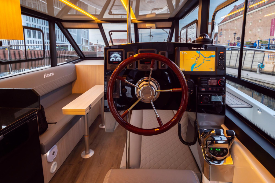 Photo #4 - Futura40 Flybridge (Dicker Max 2) in Rheinsberg - 2100