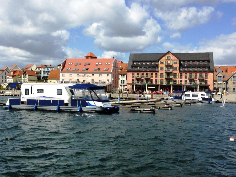 Photo #10 - TechnusTrimaran-Schwimmplattform (Wechsel-Wassercamper mit eigenem Wohnwagen (4)) en Jabel - 2369