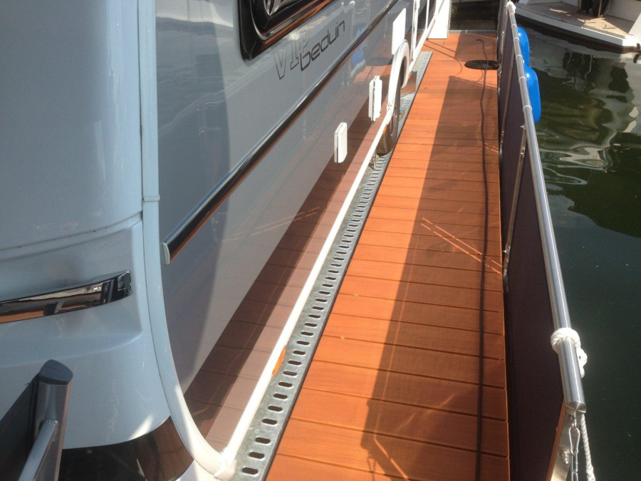 Photo #5 - TechnusTrimaran-Schwimmplattform (Wechsel-Wassercamper mit eigenem Wohnwagen (4)) en Jabel - 2369