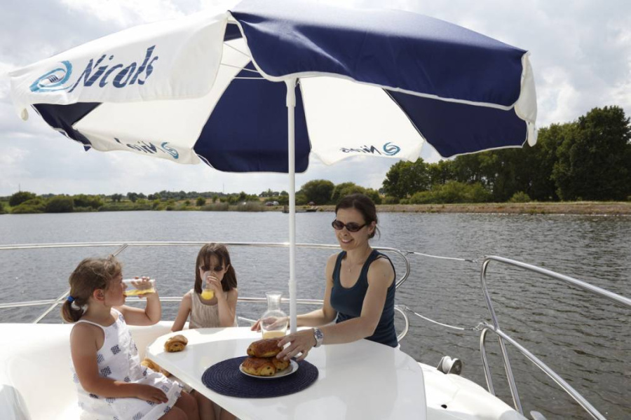 Photo #6 - EstivaleSixto+ (ROCHE LES BEAUPRE) en Port-sur-Saone - 2413