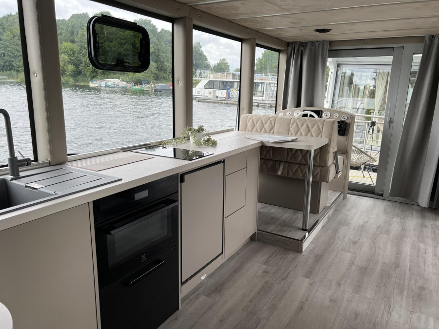 Photo #10 - HausbootLuxboot (Luxboot 1) en Röbel - 2435