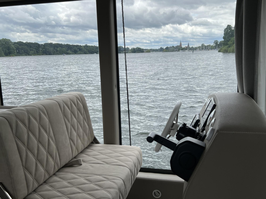 Photo #10 - HausbootLuxboot Floating House (Luxboot 2) in Röbel - 2436