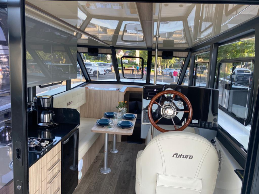 Photo #6 - MotoryachtenFUTURA 40 Grand Horizon XXL (Fleesenqueen two) (Fleesenqueen Two) in Fleesensee - 2472