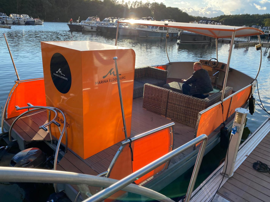 Photo #4 - Marina EldenburgParty & Badefloss (Nemo Nr. 23) in Waren - 2824