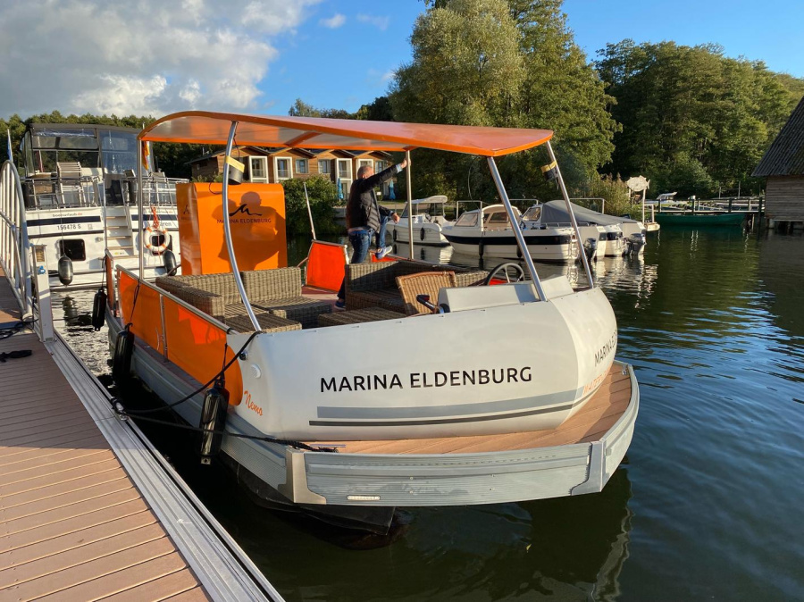 Photo #7 - Marina EldenburgParty & Badefloss (Nemo Nr. 23) in Waren - 2824