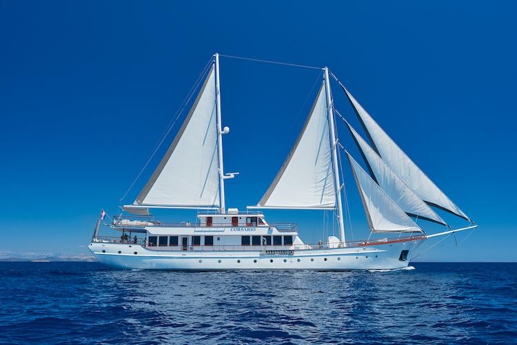 Photo #1 - Small cruise ship (Corsario) in Port of - 2931