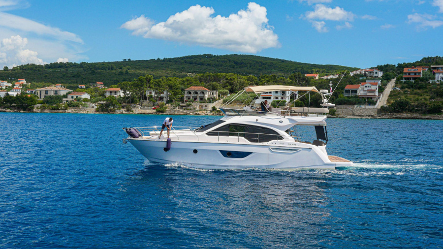 Photo #1 - Sessa Flybridge 47 (Star Dust) in Marina Lav - 3028