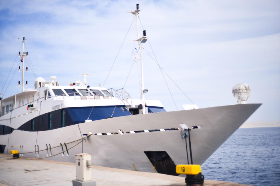 Photo #1 - Motor Yacht (Harmony V) in Zea Marina - 3106