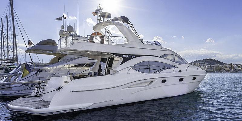 Photo #1 - Majesty 50 (Estia Two) en Kalamaki Marina - 3119