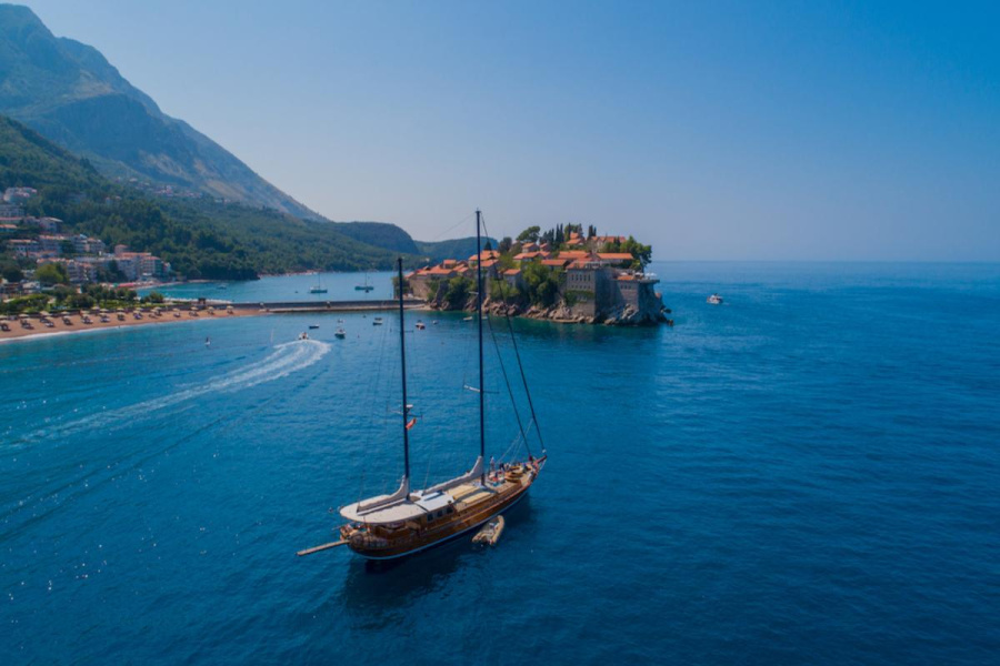 Photo #1 - Motor Sailor (Kaptan Sevket Cabin) en Porto Montenegro - 3274