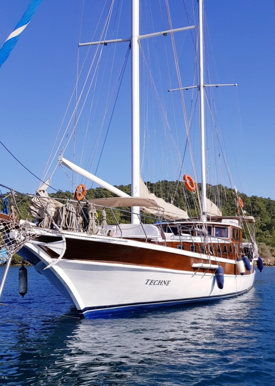 Photo #1 - Custom (Techne) in marina - 3347