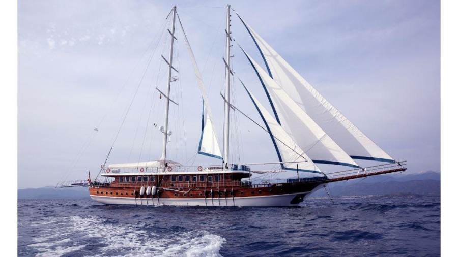 Photo #1 - Custom gulet (Queen Atlantis) en port - 3369