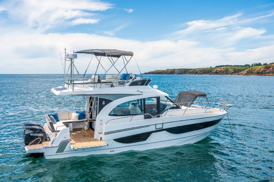 Photo #1 - BENETEAU ANTARES 11 FLY (Mazolello) en Port de l'Amirauté - 3522