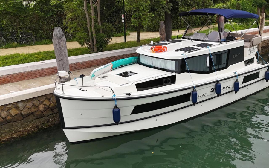 Photo #1 - Grand 37 (Grand 37) in Casier marina - 3571
