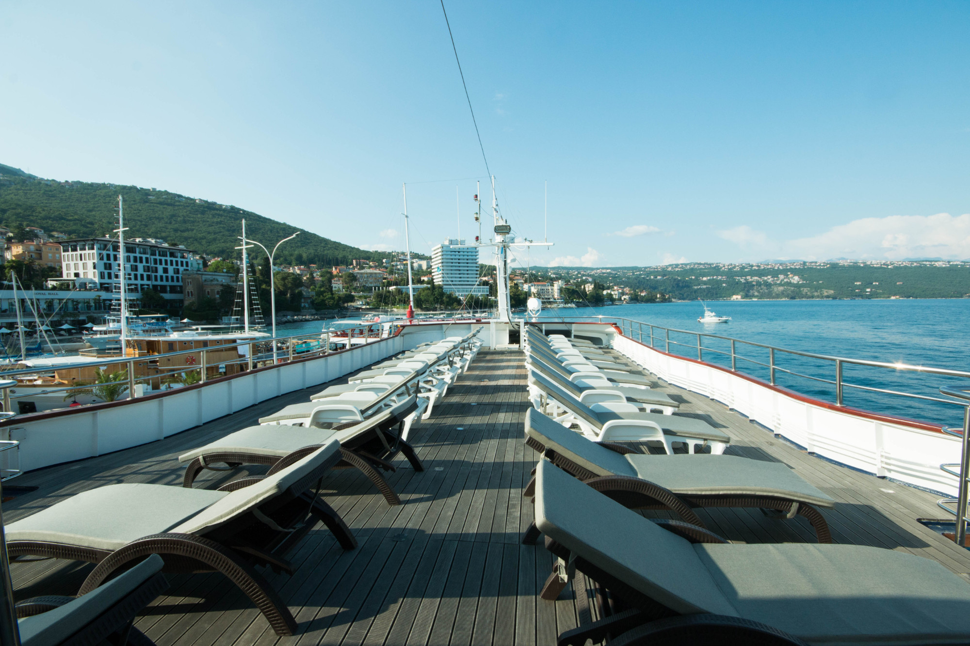 Photo #24 - Small cruise ship (Lupus Mare) en Split - 2930