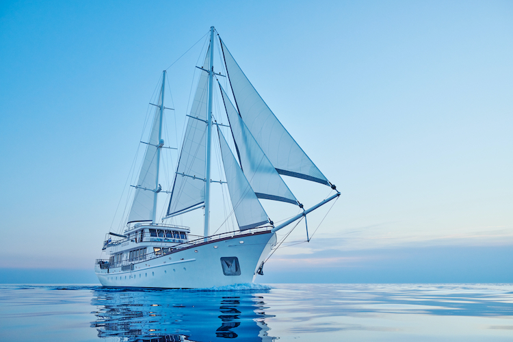 Photo #25 - Small cruise ship (Corsario) in Split - 2931