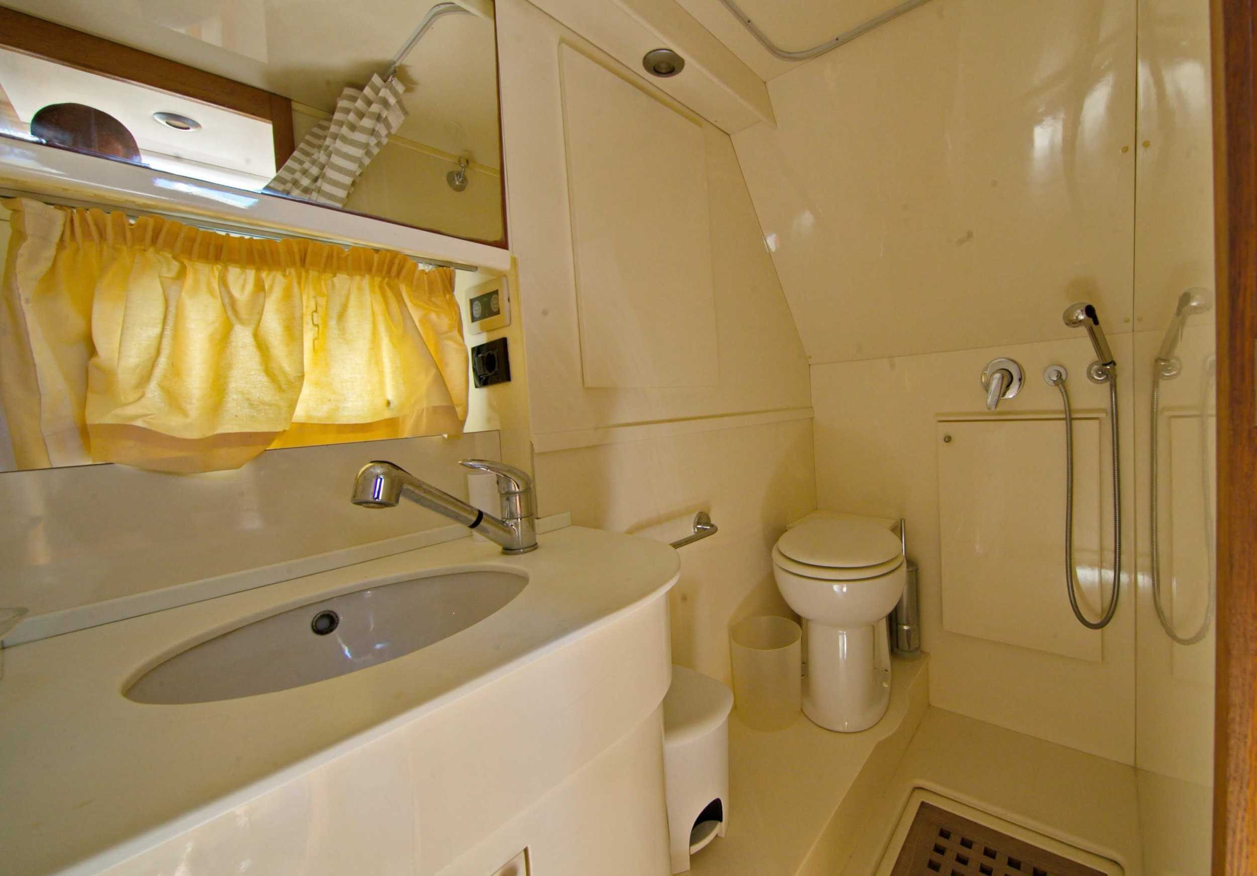 Photo #5 - GIANNETTI YACHTS (Remode) in Athen - 2933