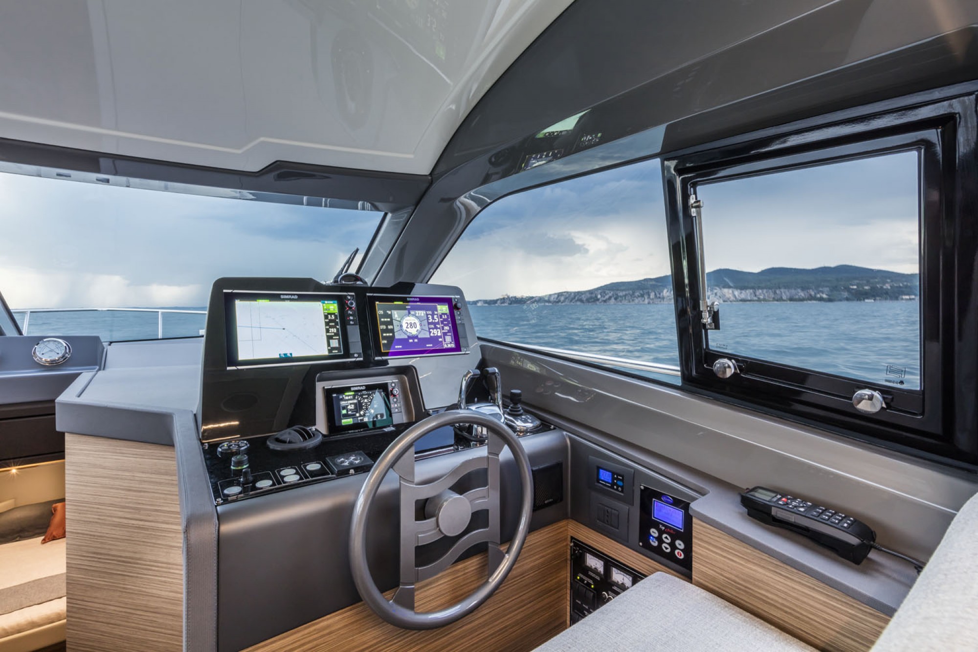 Photo #12 - Ferretti 450 (Silver) in Sibenik - 2959