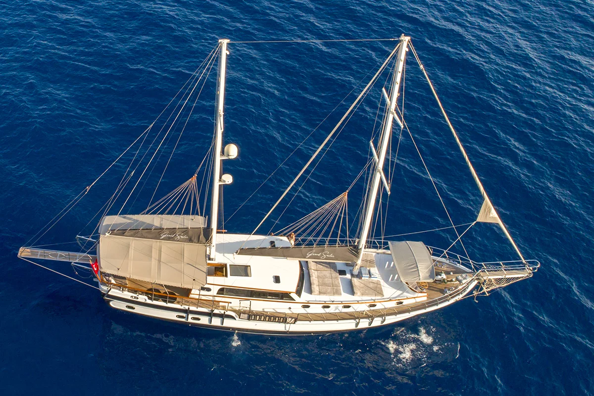 Motor Sailor (Grand Sailor)  - 3