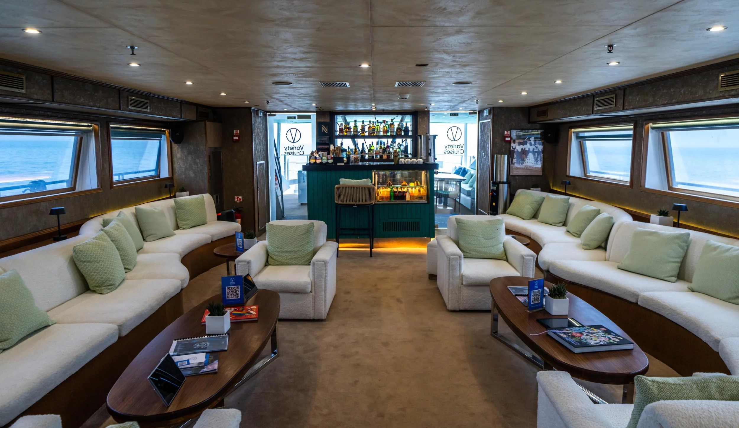 Motor yacht (Harmony G)  - 15