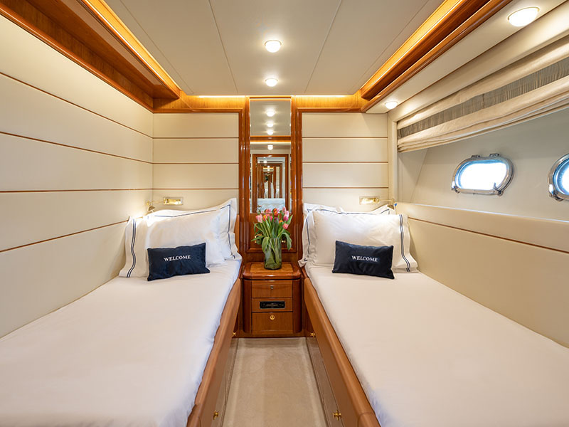Photo #19 - Ferretti 880 (Estia YI) en Atenas - 3114