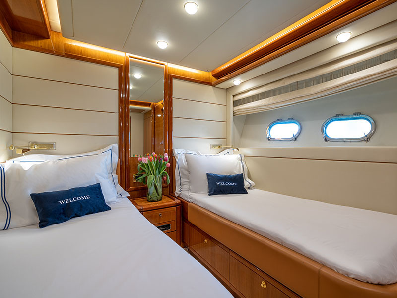 Photo #23 - Ferretti 880 (Estia YI) en Atenas - 3114