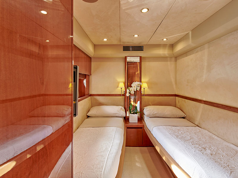 Photo #6 - Princess V70 (Estia One) in Atene - 3117