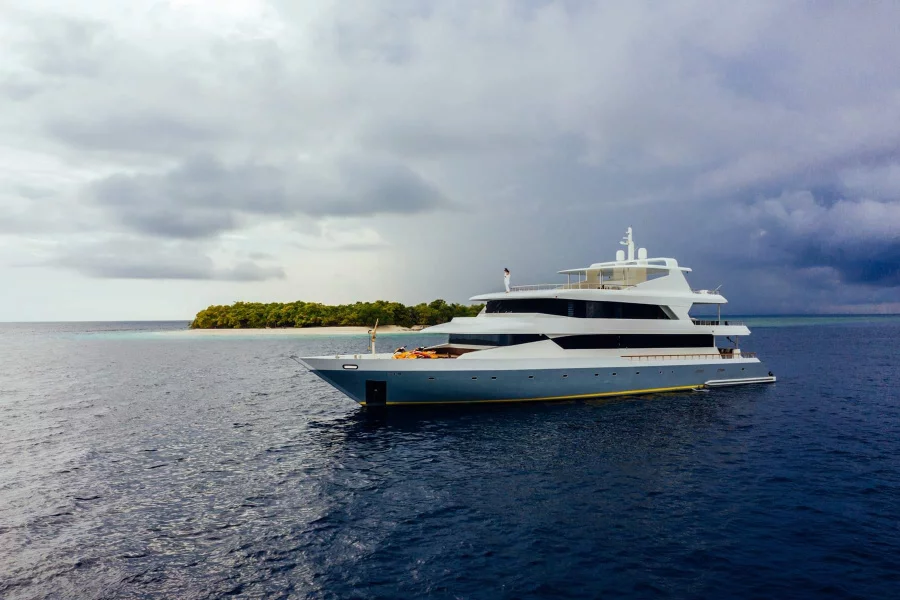 Motor yacht (Princess Ulua)  - 0