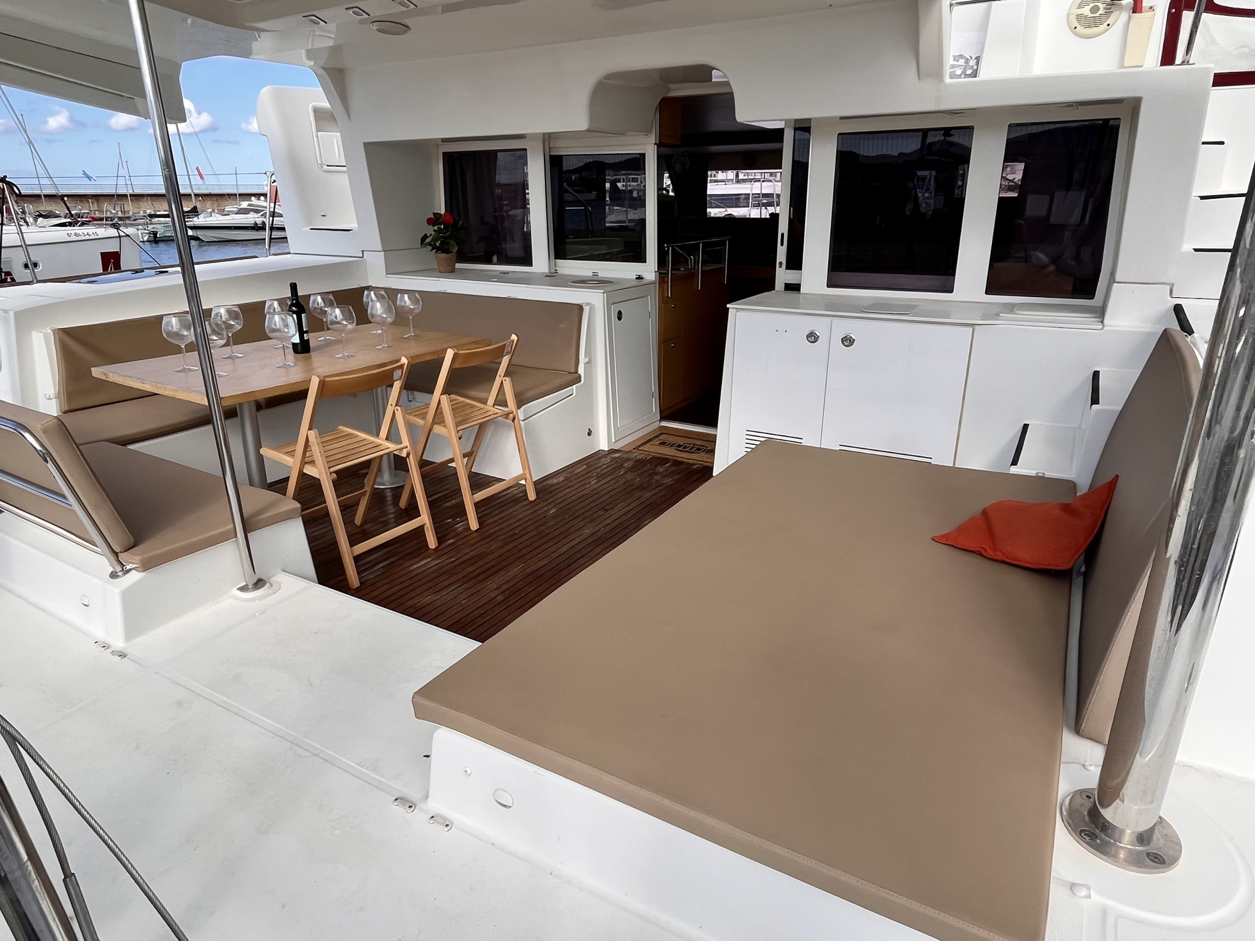 Photo #7 - Lagoon 450 (Sin Rumbo) in Sant Antoni de Portmany - 3258