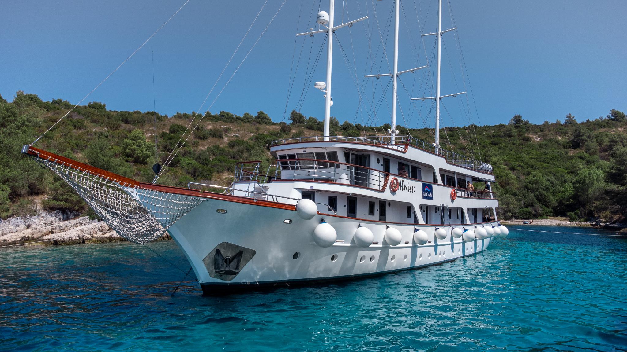 Photo #4 - Cruising ship (Almissa) in Split - 3323
