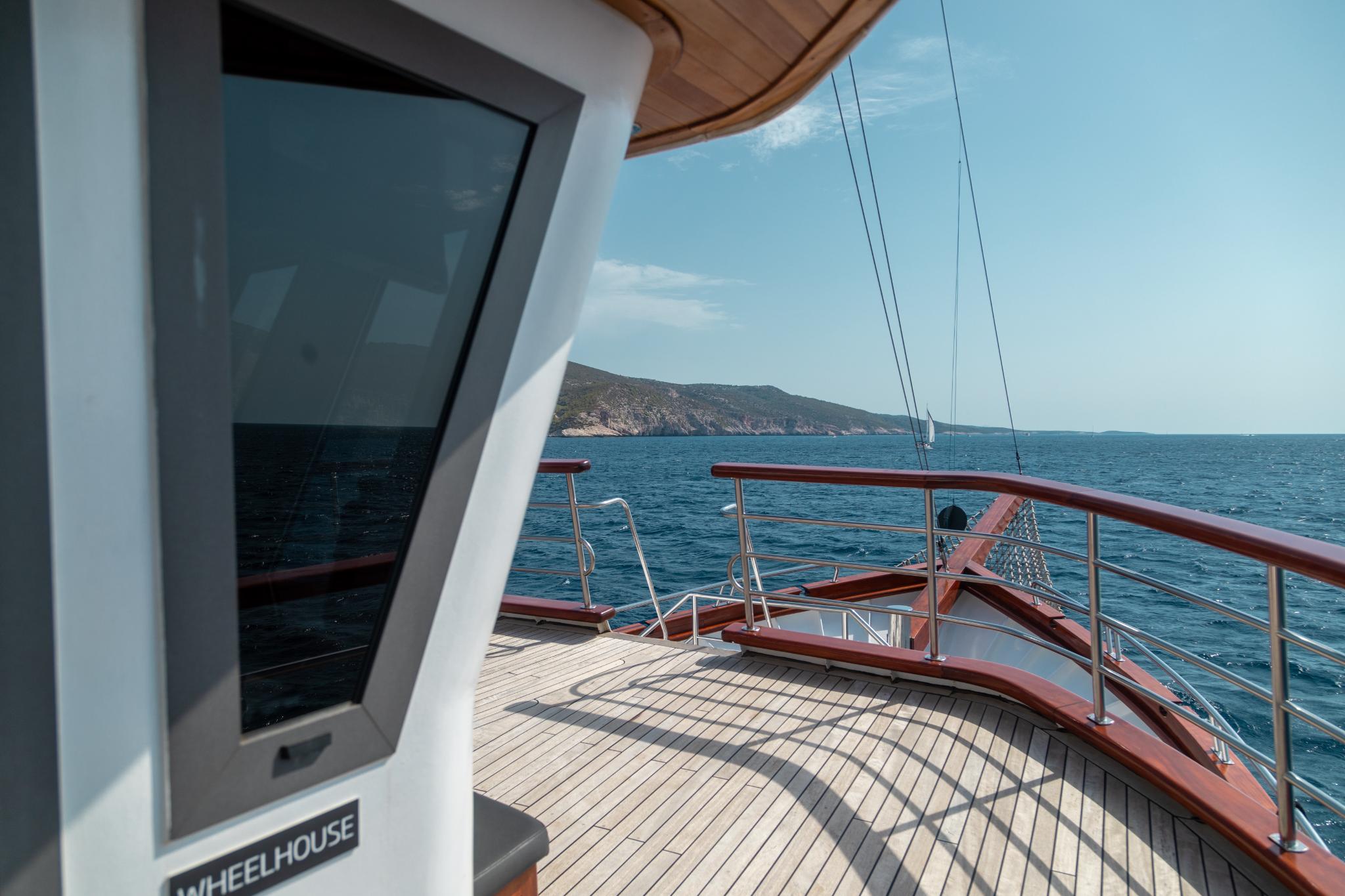 Photo #13 - Cruising ship (Almissa) in Split - 3323