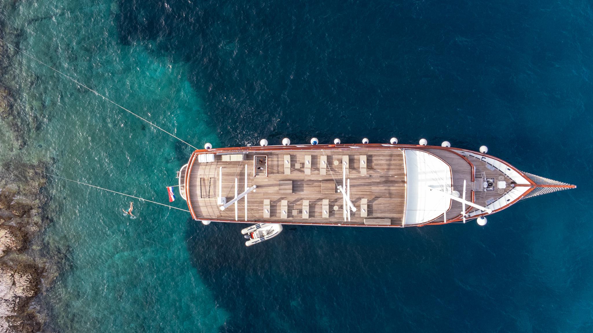 Photo #14 - Cruising ship (Almissa) in Split - 3323