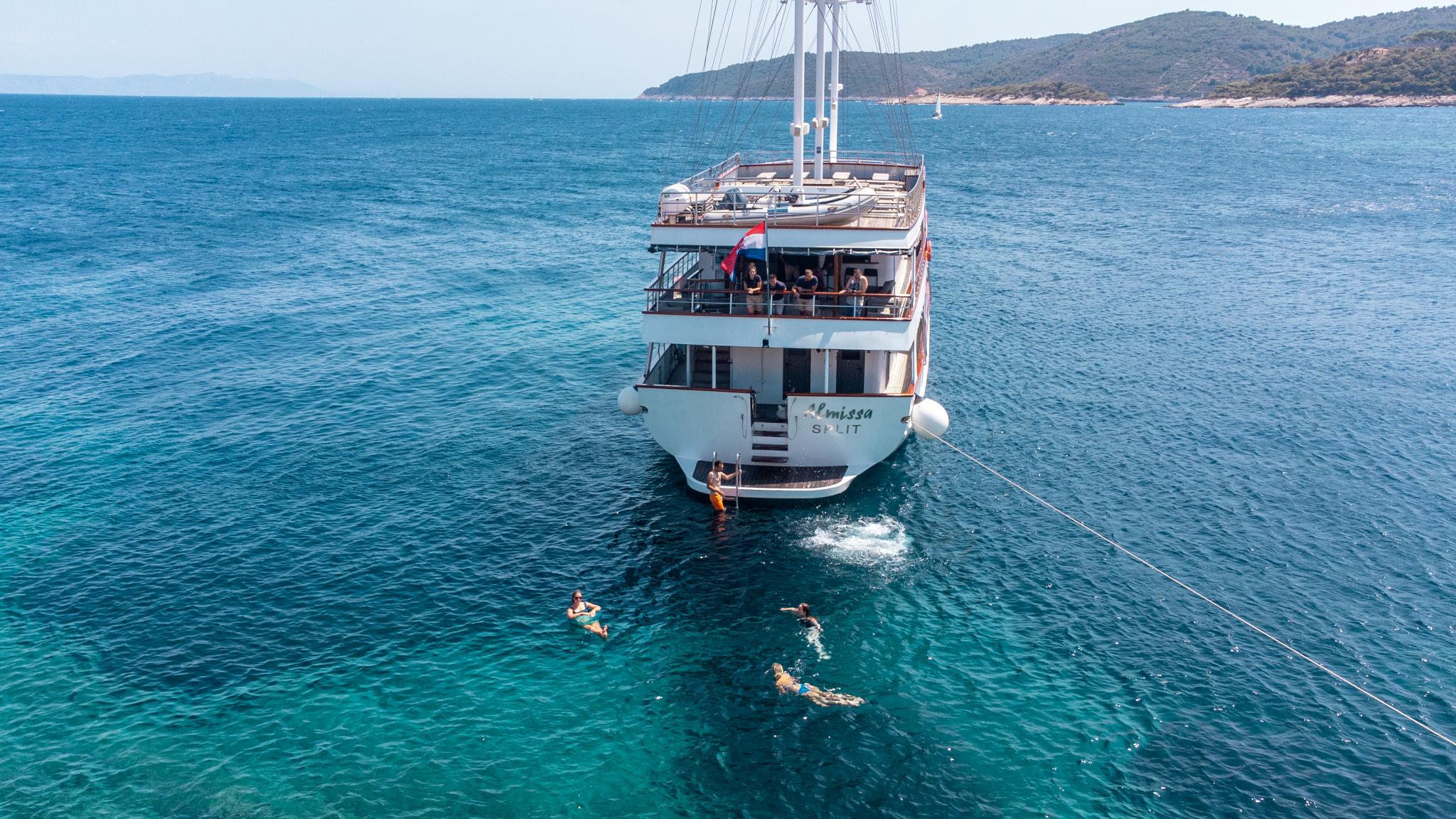 Photo #15 - Cruising ship (Almissa) in Split - 3323