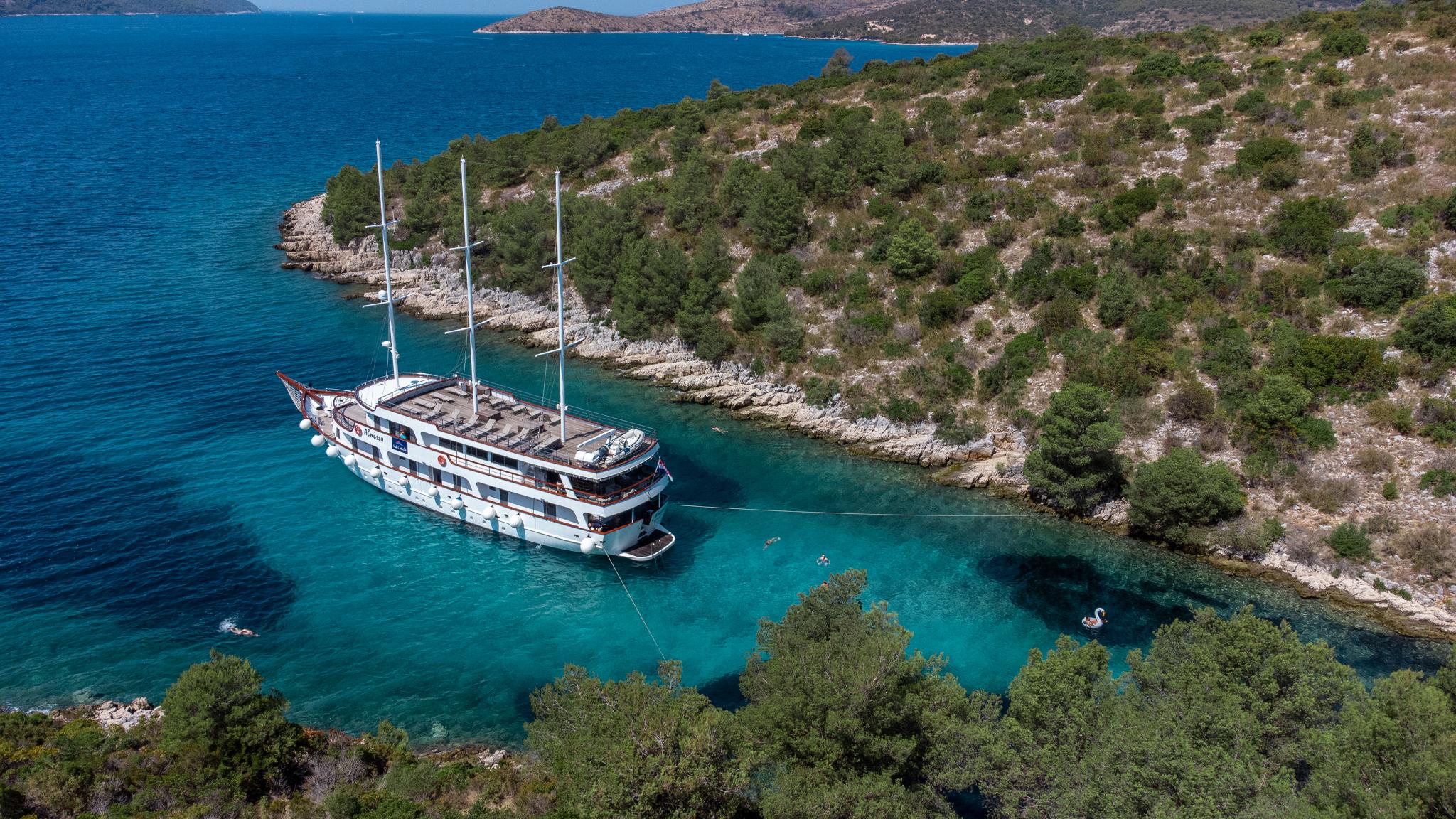 Photo #18 - Cruising ship (Almissa) in Split - 3323