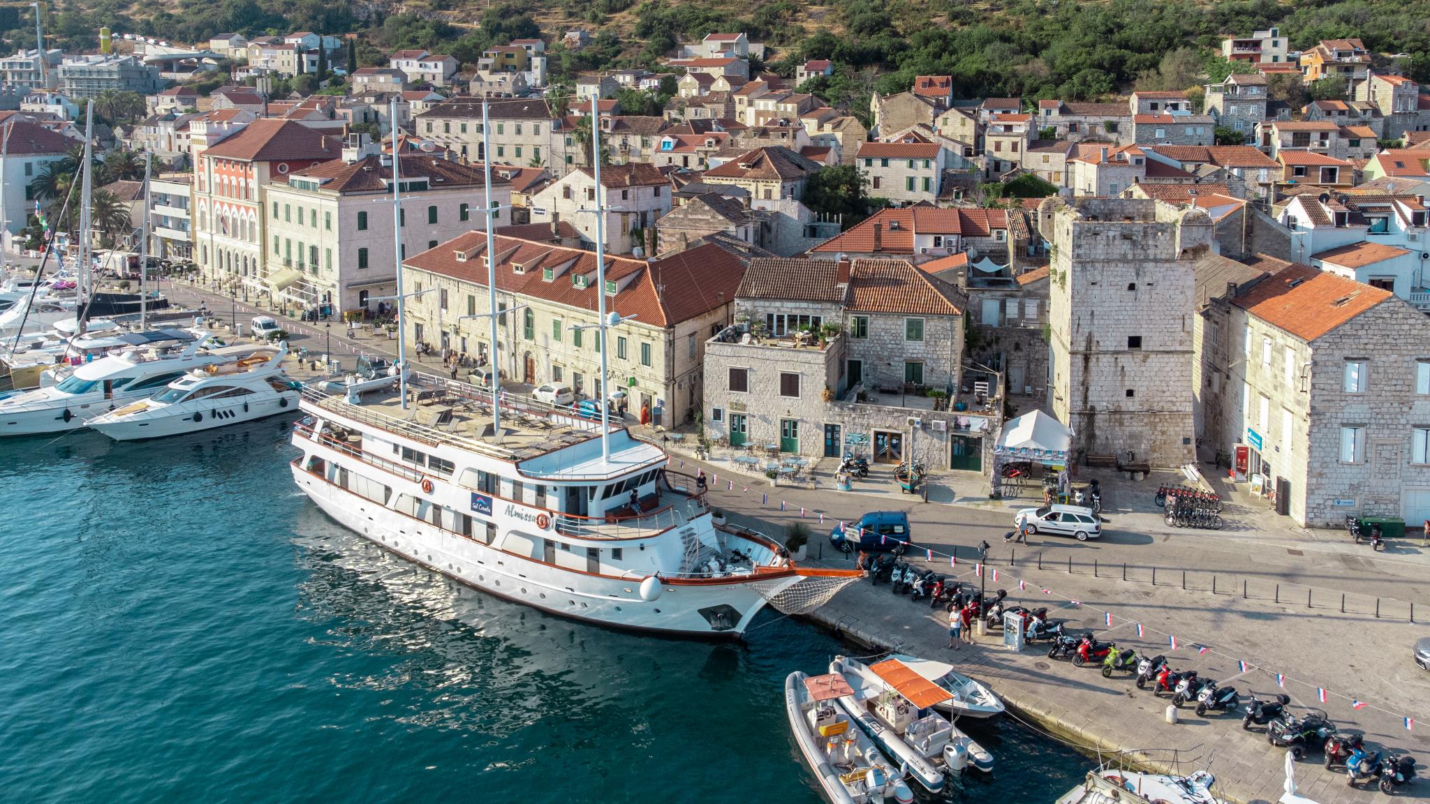 Photo #20 - Cruising ship (Almissa) in Split - 3323