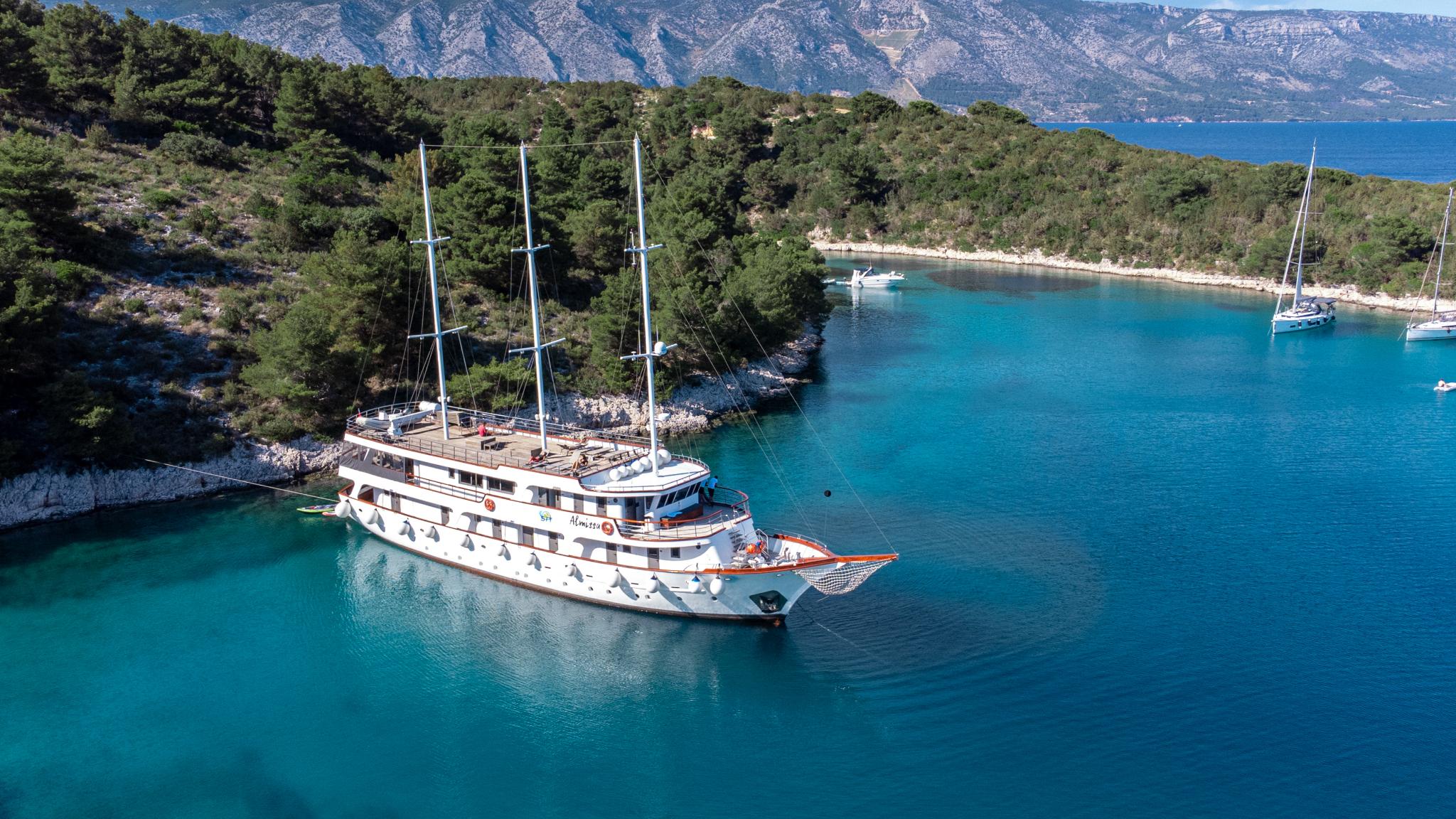 Photo #22 - Cruising ship (Almissa) in Split - 3323