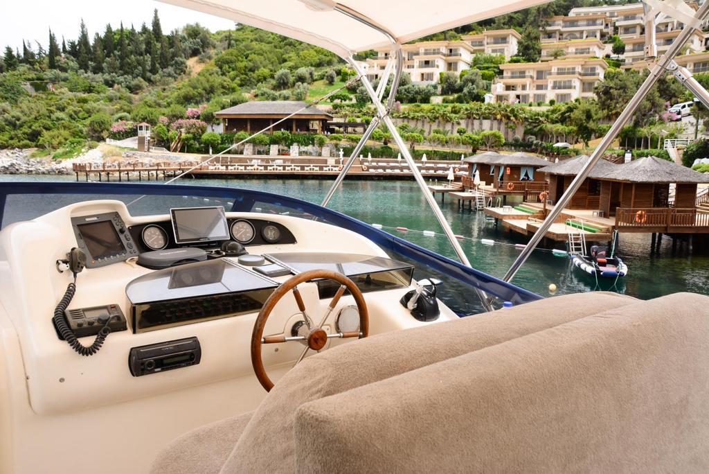 Photo #5 - MOTORYACHT (AZIMUT 70) in Bodrum - 3389