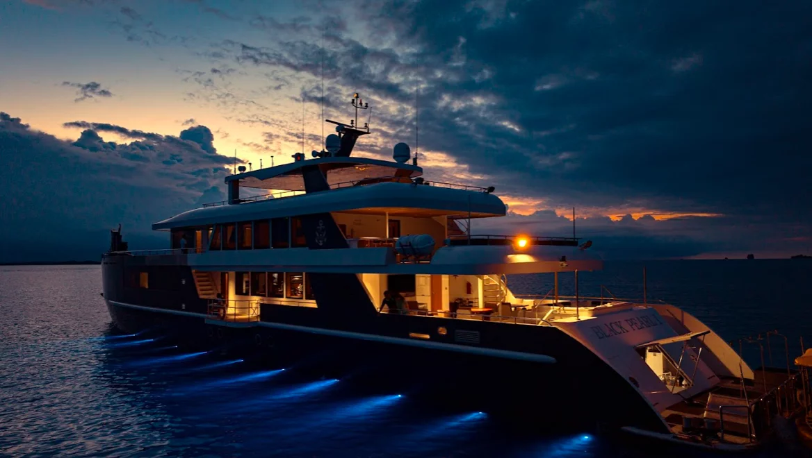 Black Pearl (Black Pearl)  - 18