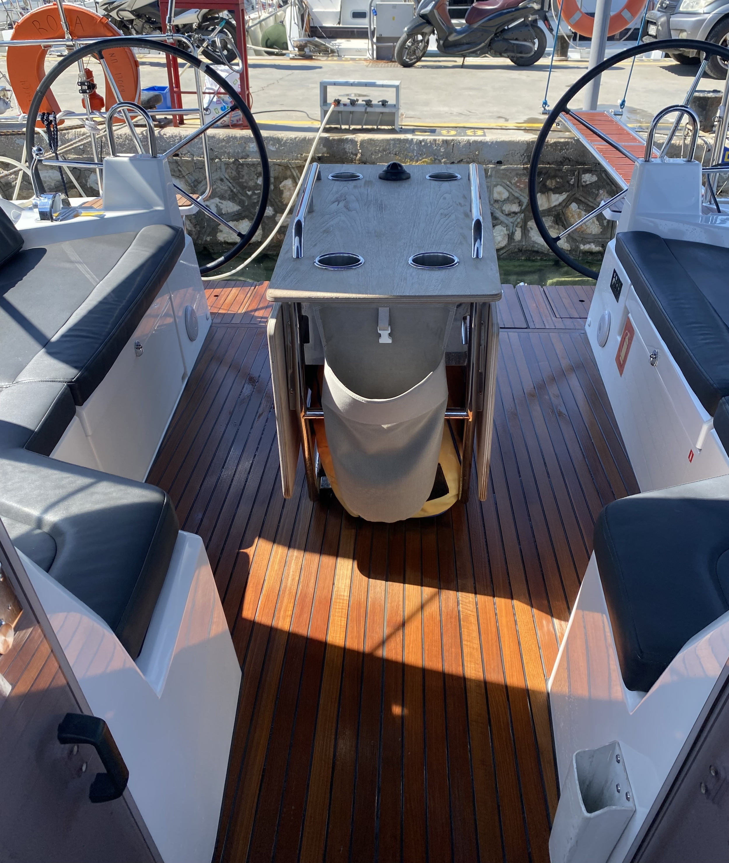 Photo #3 - BENETEAU OCEANIS 40.1 (ROZA) en Athènes - 3496