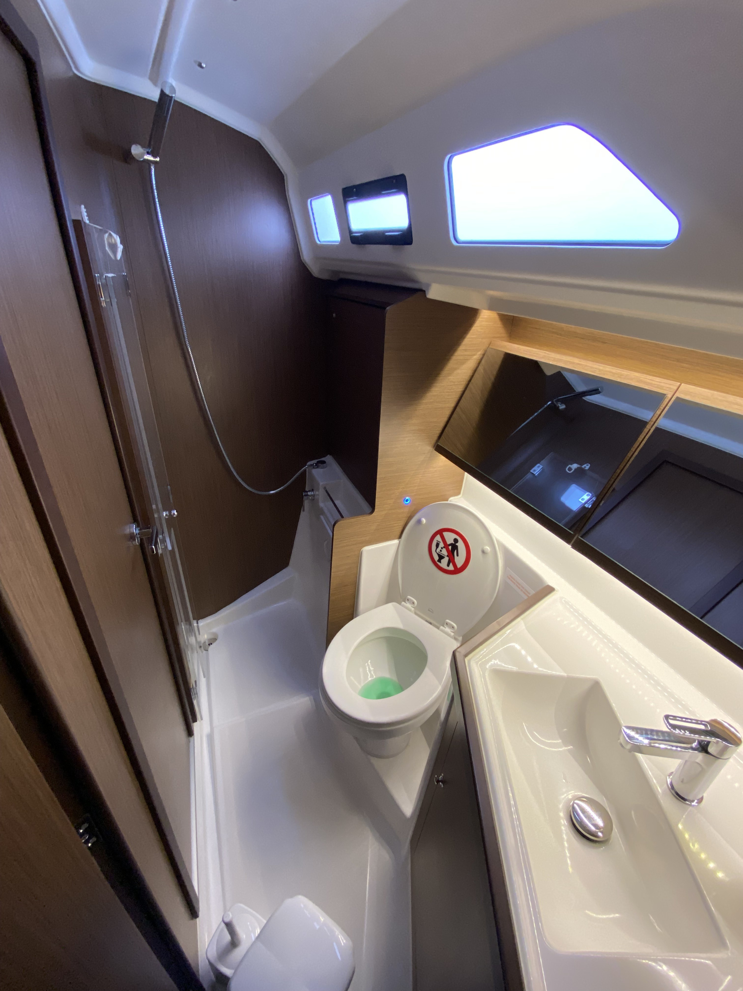 Photo #4 - BENETEAU OCEANIS 40.1 (ROZA) en Athènes - 3496