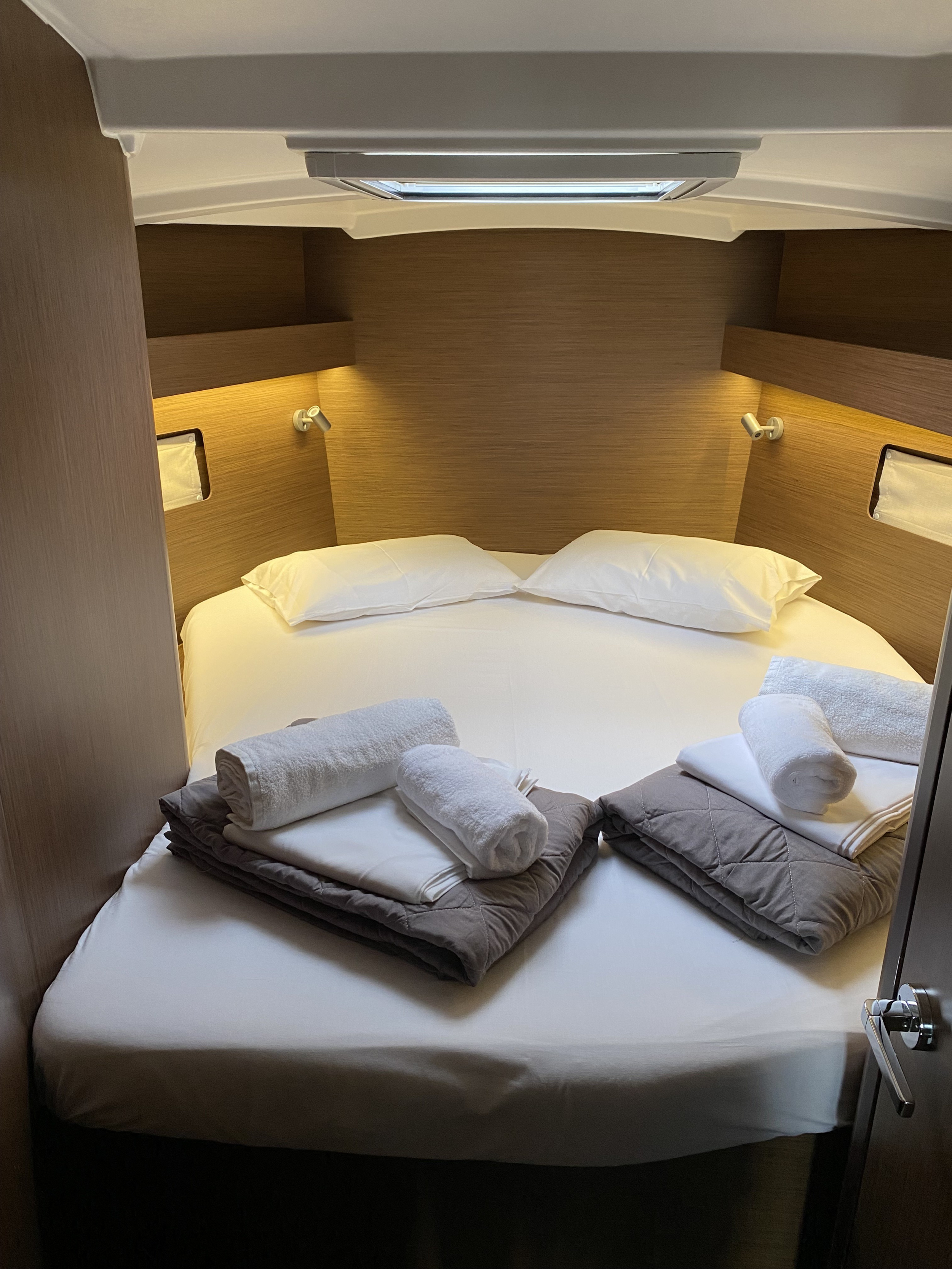 Photo #8 - BENETEAU OCEANIS 40.1 (ROZA) en Athènes - 3496