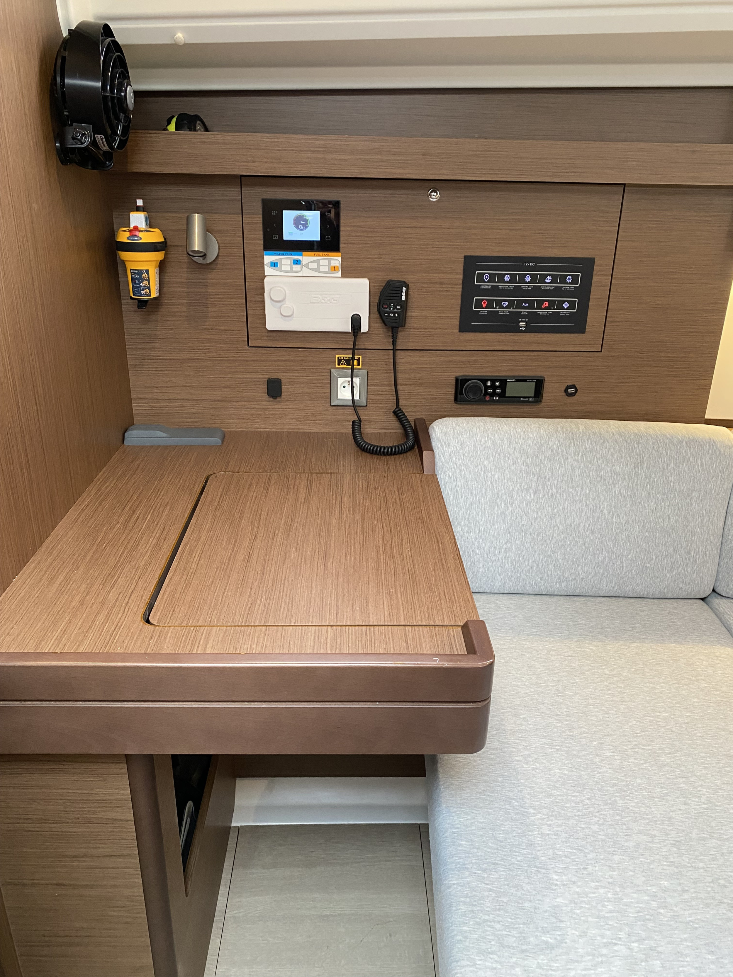 Photo #10 - BENETEAU OCEANIS 40.1 (ROZA) en Athènes - 3496