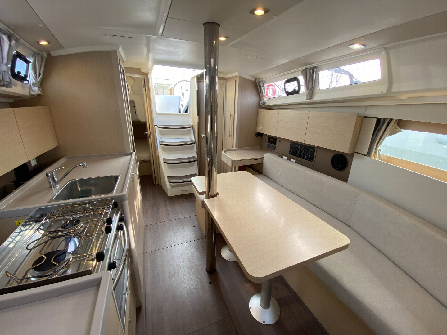 Photo #5 - BENETEAU OCEANIS 35.1 (Zanzibar) in Ajaccio - 3500