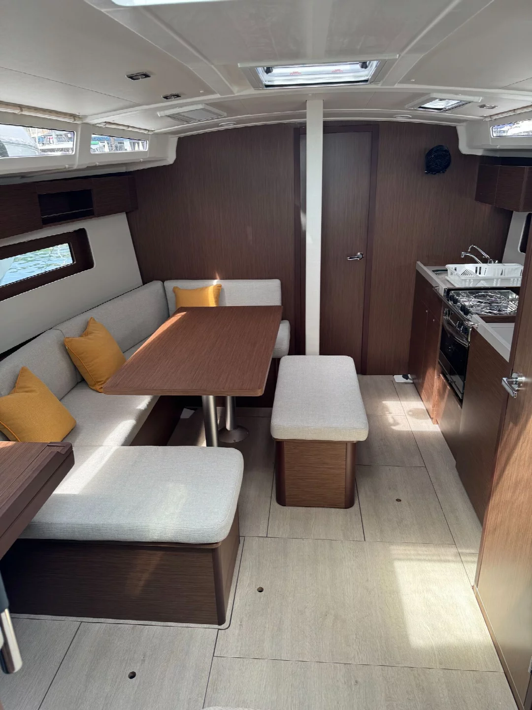 BENETEAU OCEANIS 37.1 (Bora-Bora)  - 9
